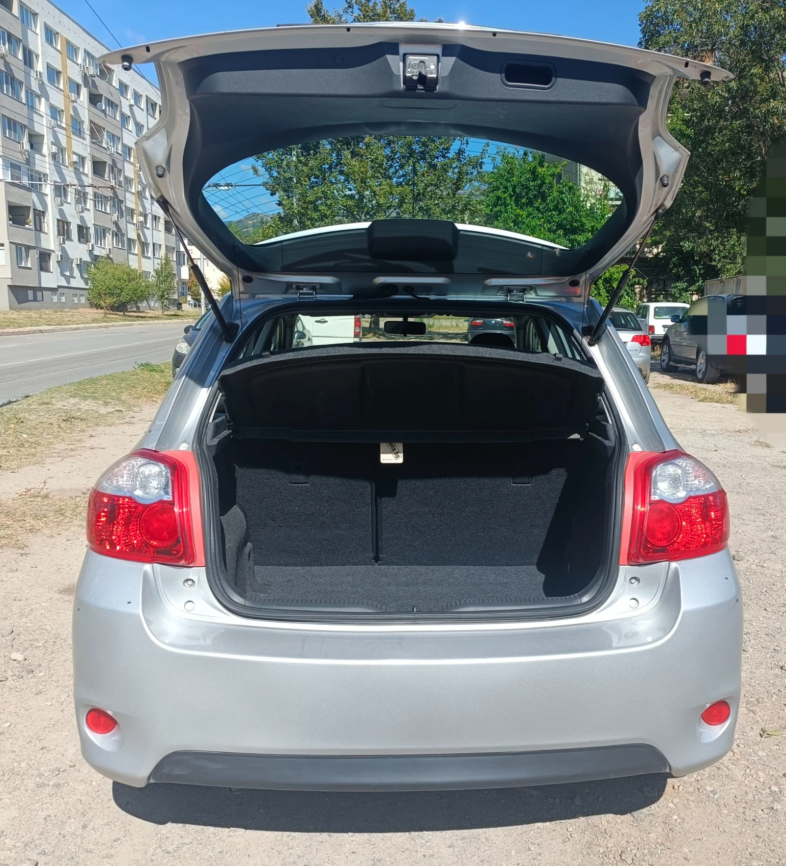 Toyota Auris, снимка 3 - Автомобили и джипове - 56339195