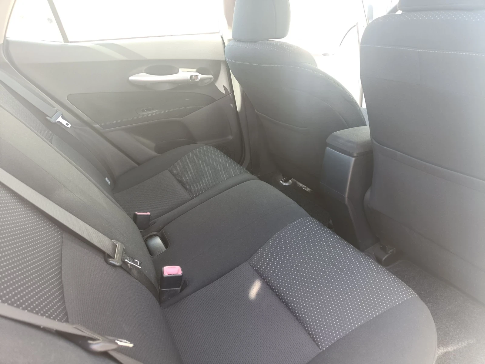 Toyota Auris, снимка 16 - Автомобили и джипове - 56339195