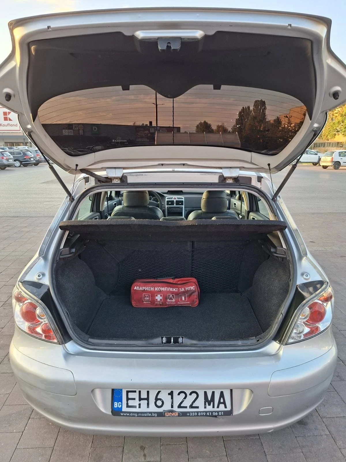Peugeot 307 Хечбек, снимка 14 - Автомобили и джипове - 56494590