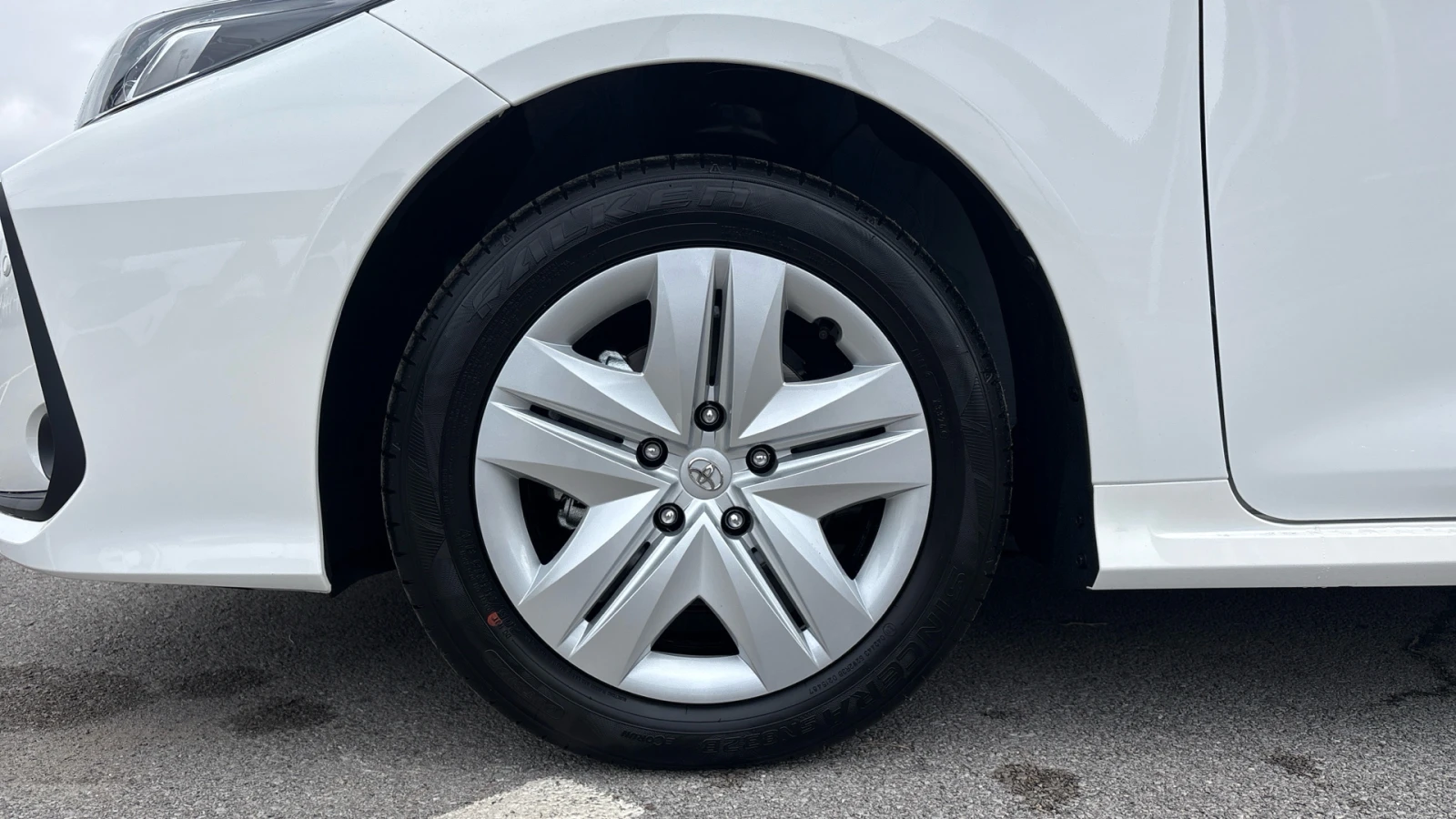 Toyota Corolla 1.5 6MT Comfort, снимка 3 - Автомобили и джипове - 56698381