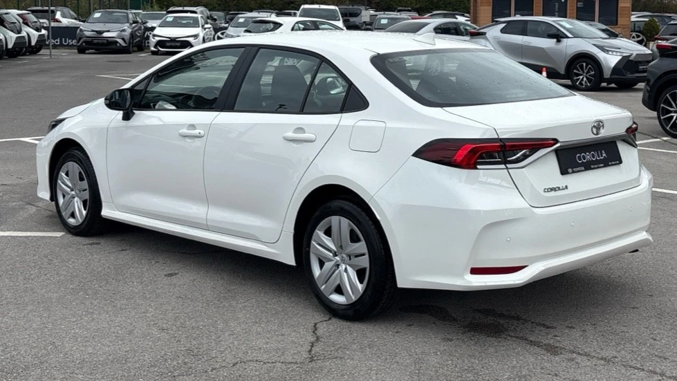 Toyota Corolla 1.5 6MT Comfort, снимка 2 - Автомобили и джипове - 56698381