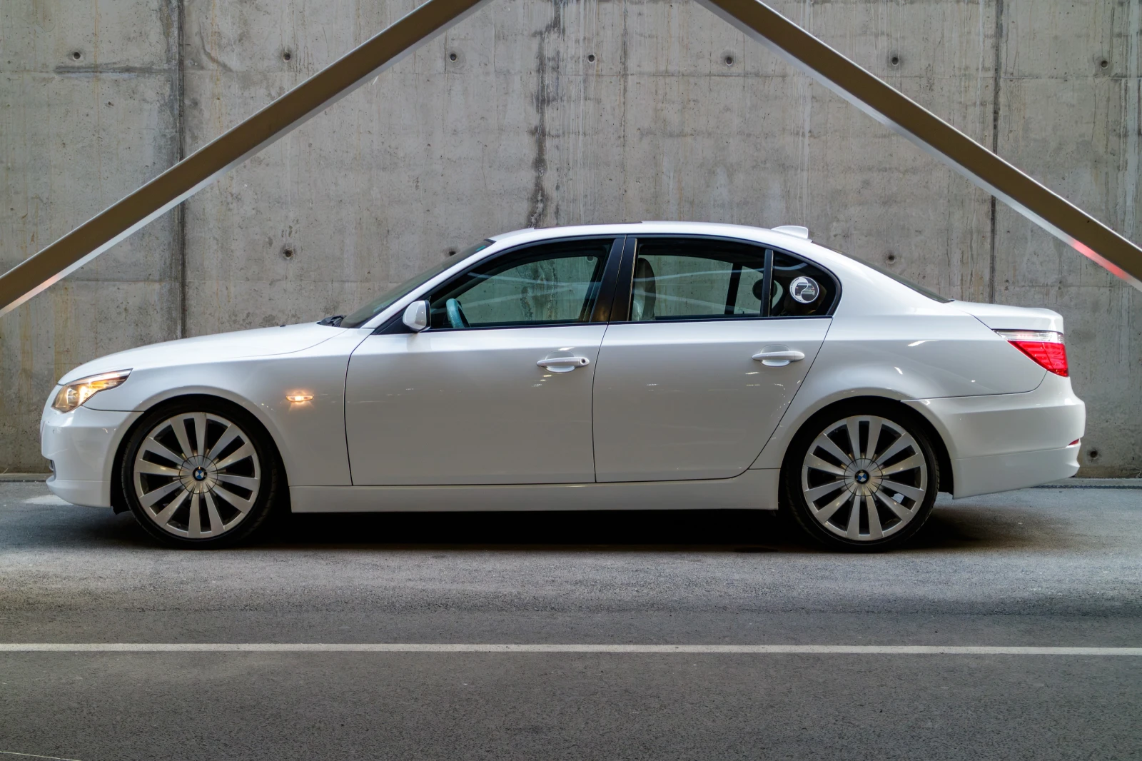 BMW 528 3.0i, снимка 4 - Автомобили и джипове - 56743286