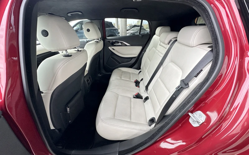 Infiniti Q30 2.2d GT Premium, снимка 7 - Автомобили и джипове - 52075058