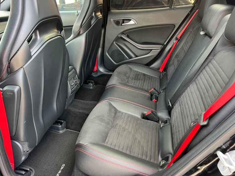 Mercedes-Benz GLA 45 AMG F1/PANORAMA/DISTRONIK/4MATIC/CARBON/PODGREV/KOJA, снимка 17 - Автомобили и джипове - 52746961