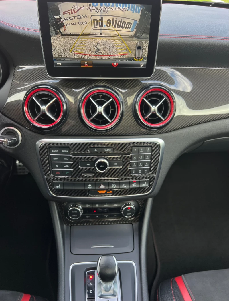 Mercedes-Benz GLA 45 AMG F1/PANORAMA/DISTRONIK/4MATIC/CARBON/PODGREV/KOJA, снимка 16 - Автомобили и джипове - 52746961