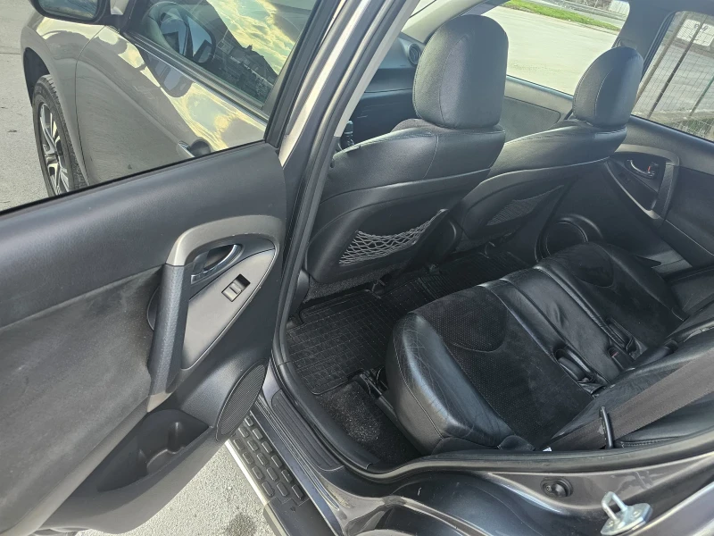 Toyota Rav4 D4D, снимка 9 - Автомобили и джипове - 52921140