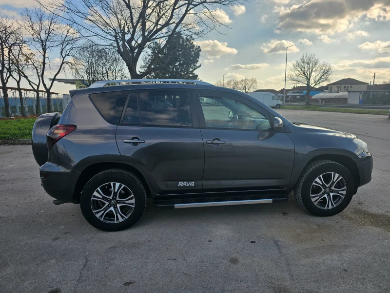 Toyota Rav4 D4D, снимка 4 - Автомобили и джипове - 52921140