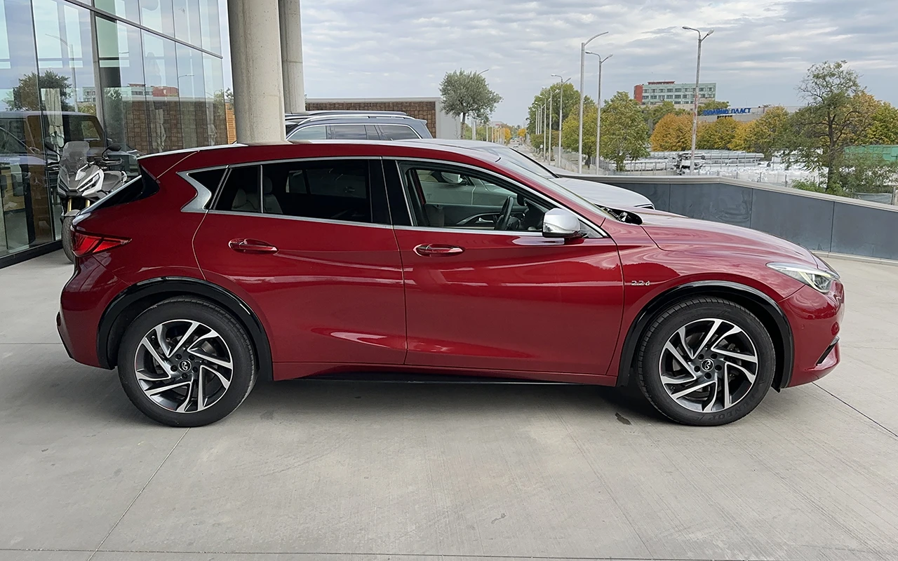 Infiniti Q30 2.2d GT Premium - изображение 3