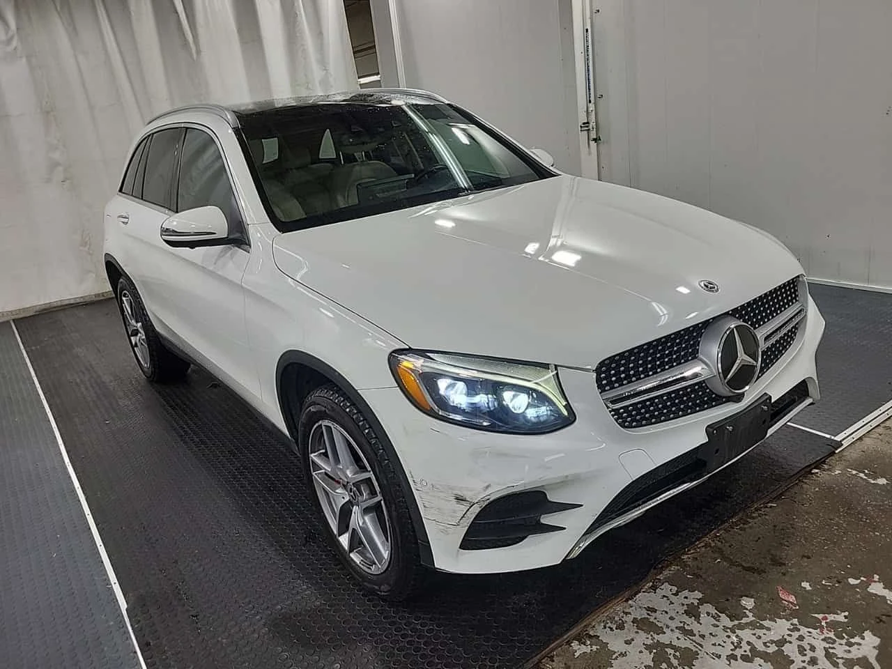 Mercedes-Benz GLC 300 AMG Line * Head Up * CARFAX * , снимка 3 - Автомобили и джипове - 54396570