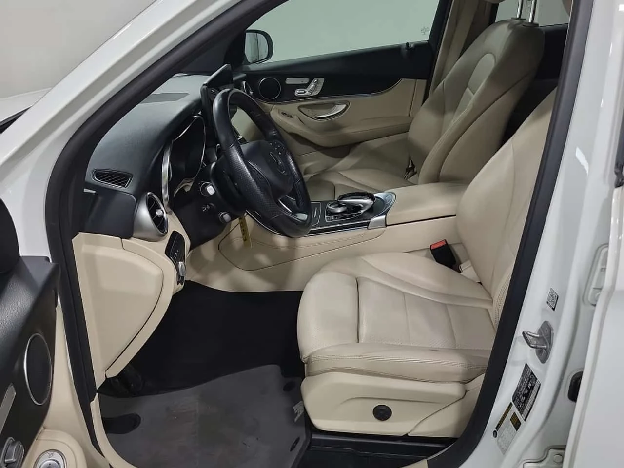 Mercedes-Benz GLC 300 AMG Line * Head Up * CARFAX * , снимка 9 - Автомобили и джипове - 54396570