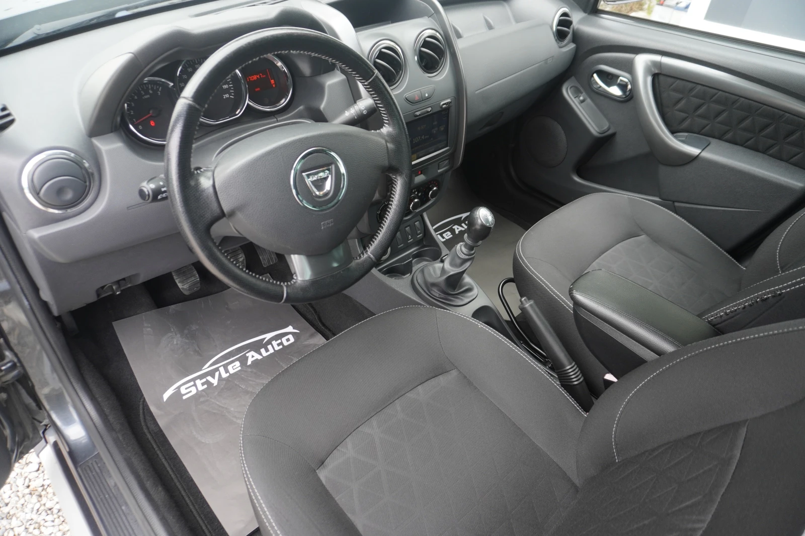 Dacia Duster 1.6i 4WD NAVI, FACE, УНИКАТ!! !, снимка 9 - Автомобили и джипове - 54458782