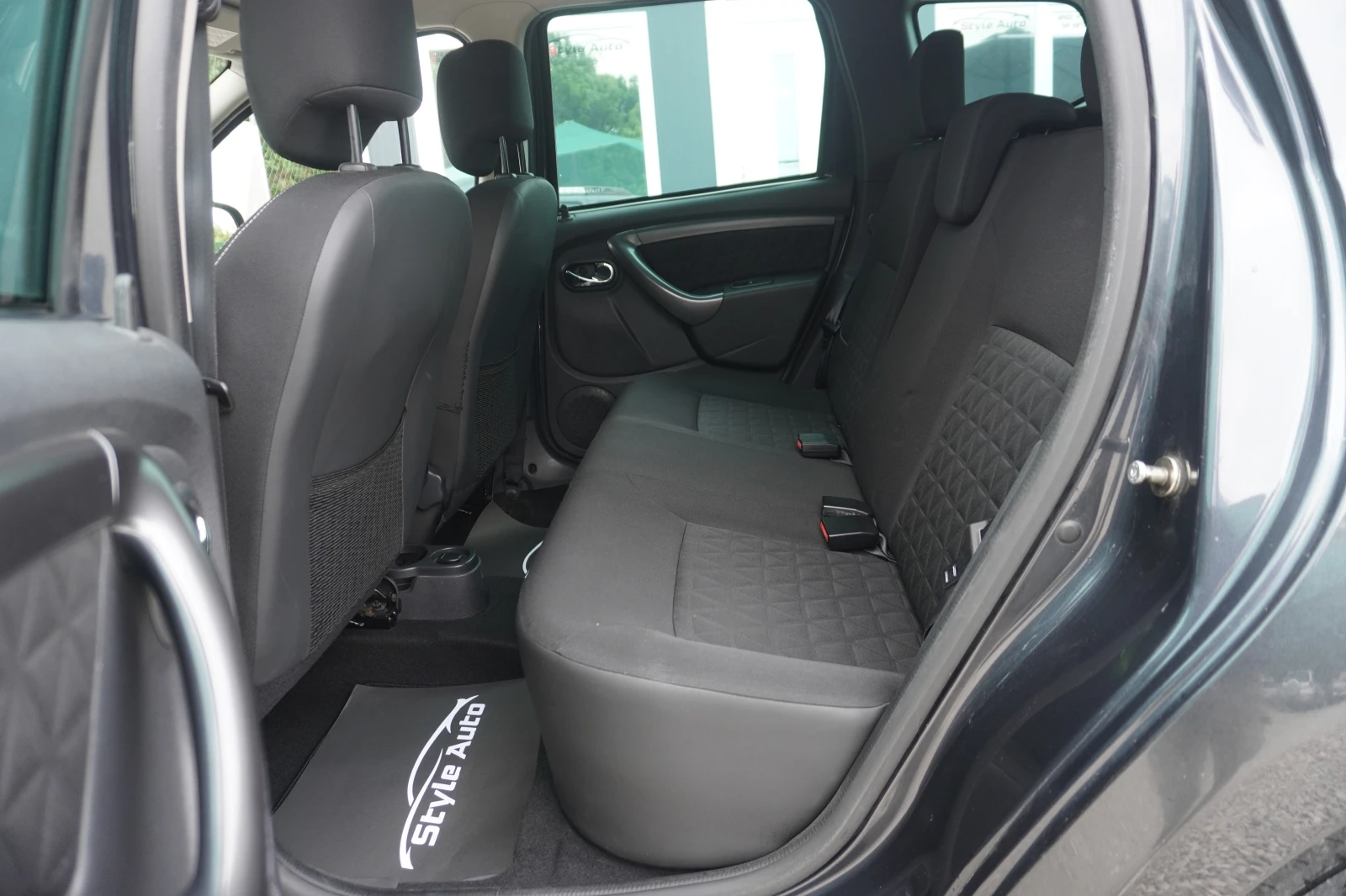 Dacia Duster 1.6i 4WD NAVI, FACE, УНИКАТ!! !, снимка 17 - Автомобили и джипове - 54458782