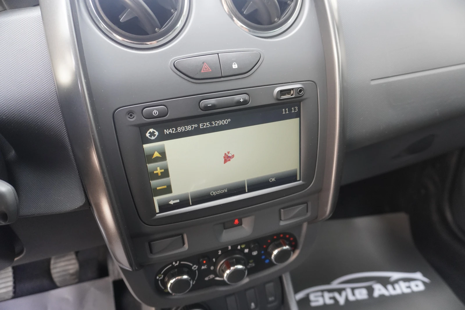 Dacia Duster 1.6i 4WD NAVI, FACE, УНИКАТ!! !, снимка 11 - Автомобили и джипове - 54458782