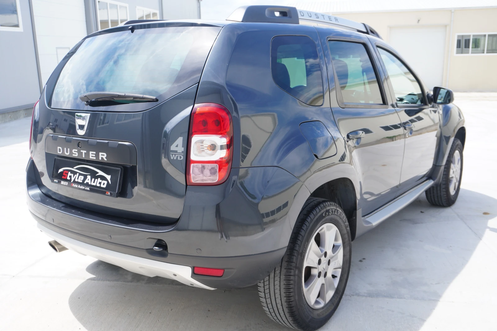 Dacia Duster 1.6i 4WD NAVI, FACE, УНИКАТ!! !, снимка 5 - Автомобили и джипове - 54458782