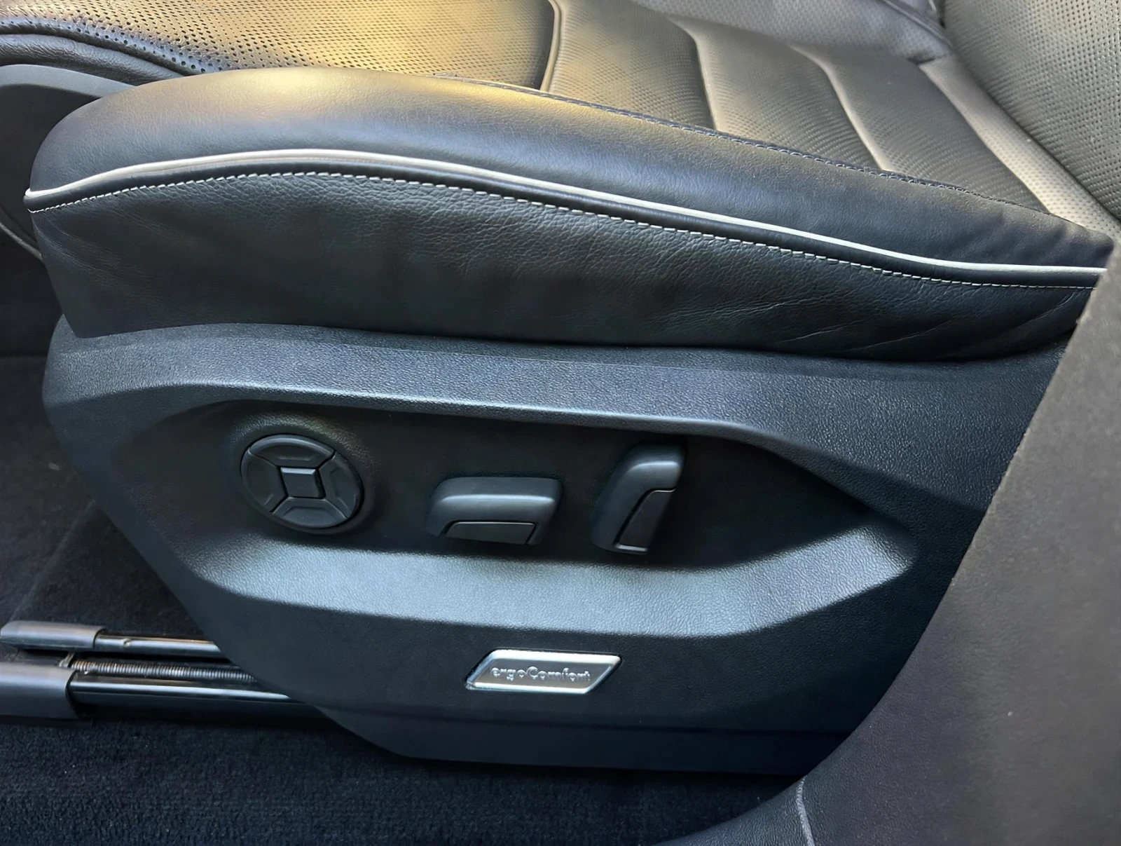 VW Touareg, снимка 3 - Автомобили и джипове - 55631861