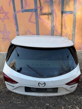 Mazda 3 2016г заден капак за хечбек бял, снимка 2