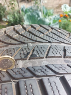 Гуми Зимни 275/30R17, снимка 4