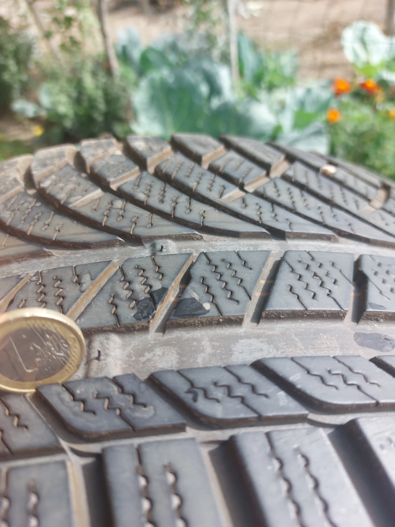 Гуми Зимни 275/30R17, снимка 4 - Гуми и джанти - 56293063