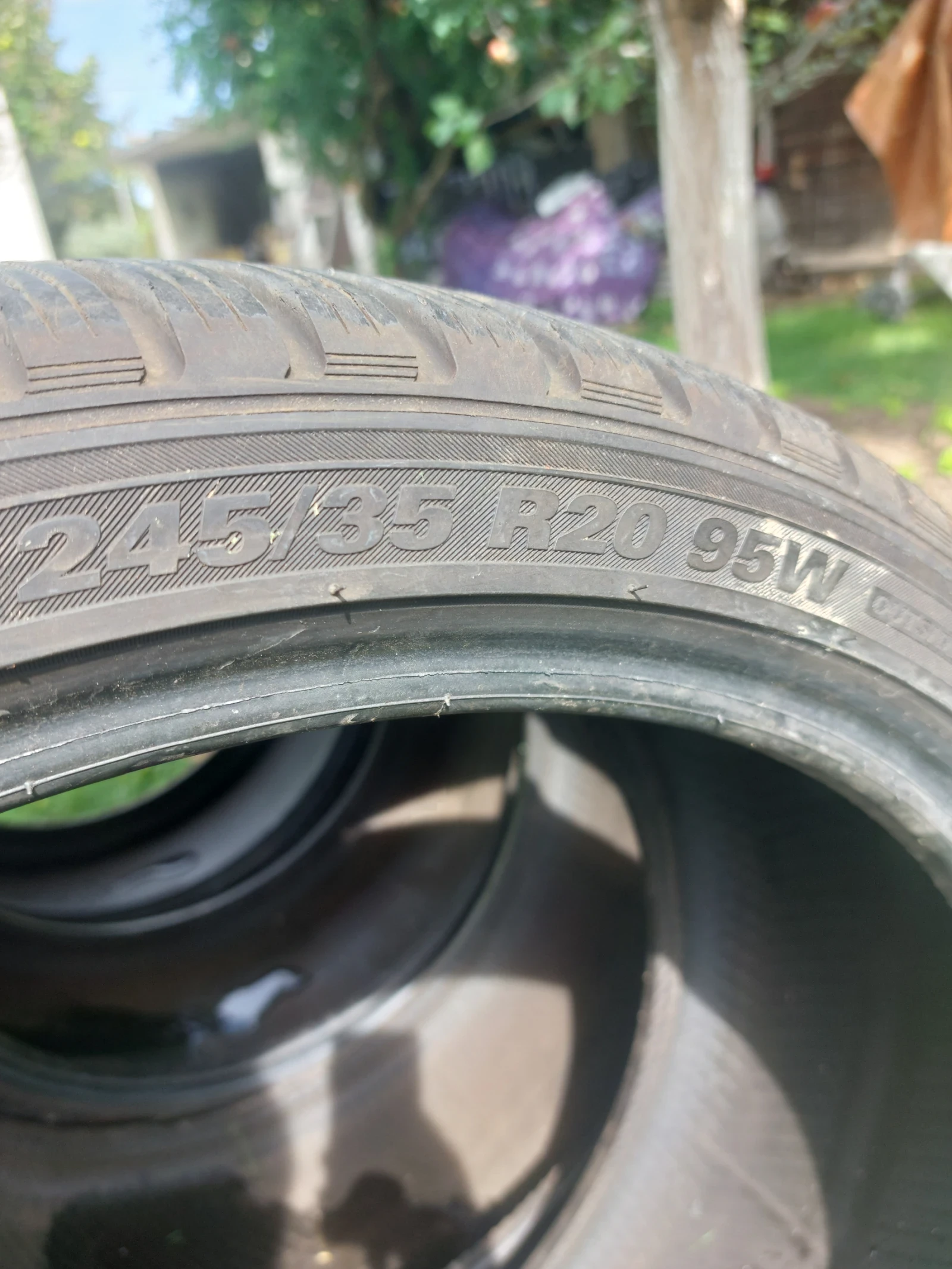 Гуми Зимни 275/30R17, снимка 2 - Гуми и джанти - 56293063