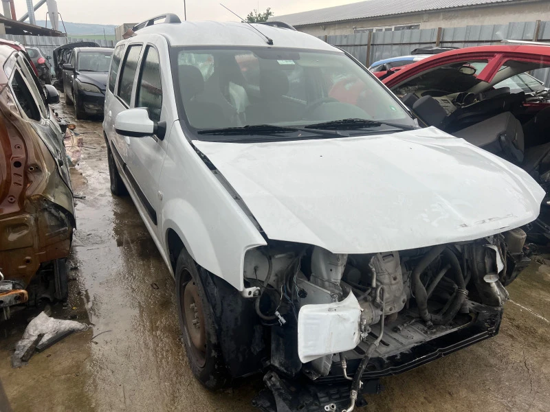 Dacia Logan 1.6i, снимка 4 - Автомобили и джипове - 41458768