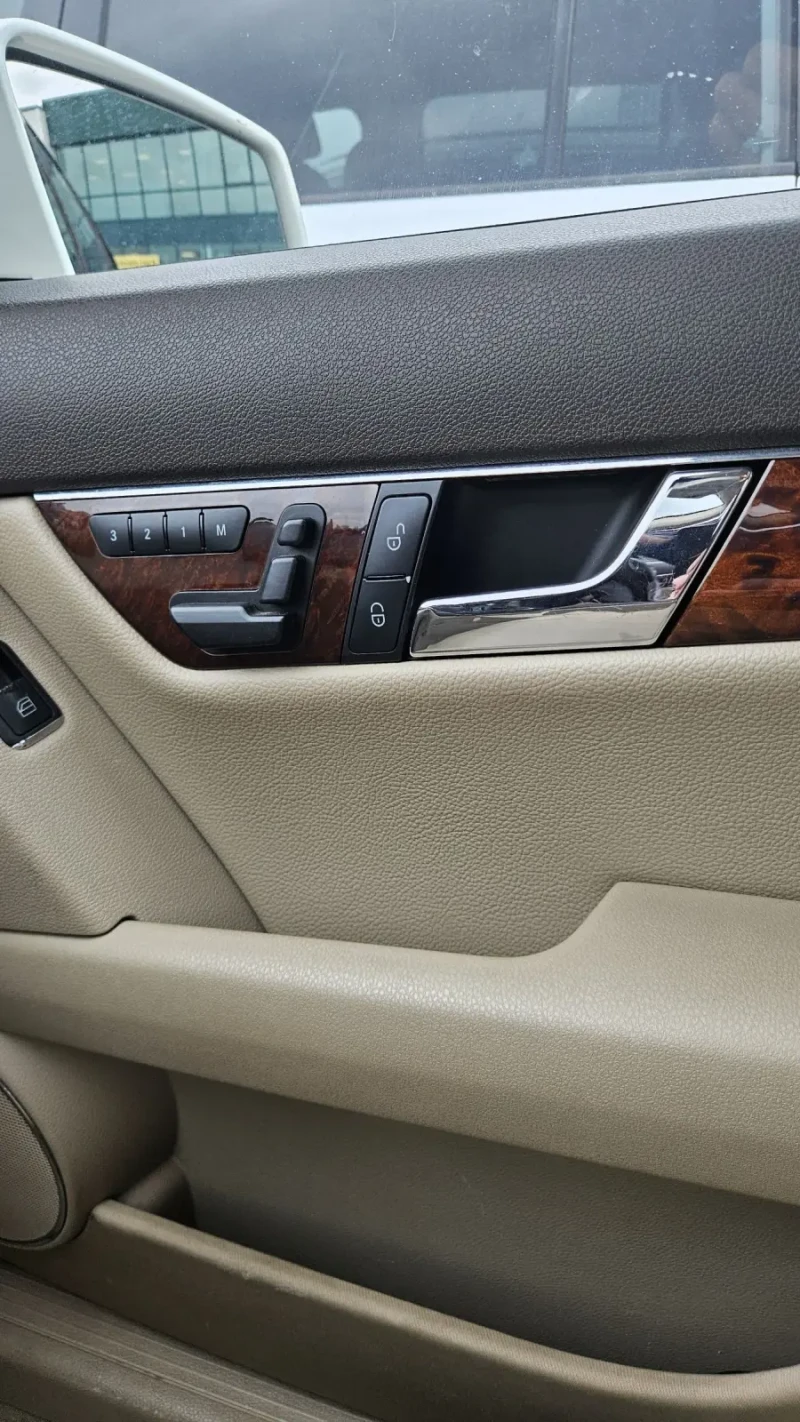 Mercedes-Benz C 300 4MATIC  V6, снимка 13 - Автомобили и джипове - 52664811