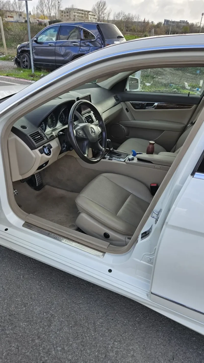 Mercedes-Benz C 300 4MATIC  V6, снимка 8 - Автомобили и джипове - 52664811