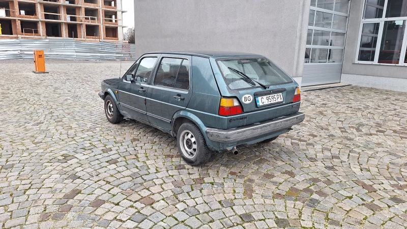 VW Golf 1.8, снимка 3 - Автомобили и джипове - 52892328