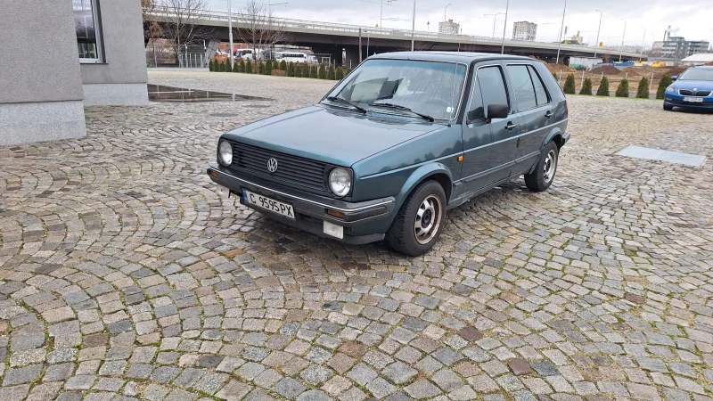 VW Golf 1.8, снимка 2 - Автомобили и джипове - 52892328