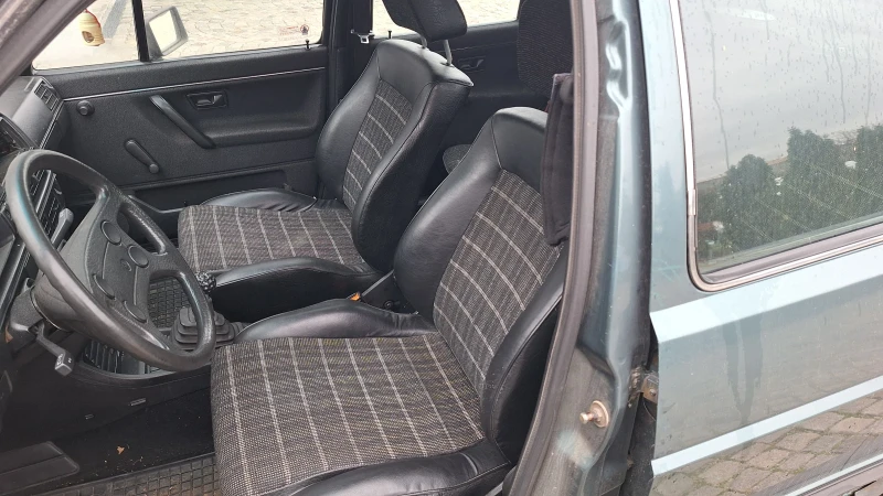 VW Golf 1.8, снимка 5 - Автомобили и джипове - 52892328