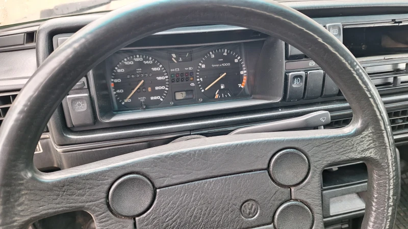 VW Golf 1.8, снимка 6 - Автомобили и джипове - 52892328