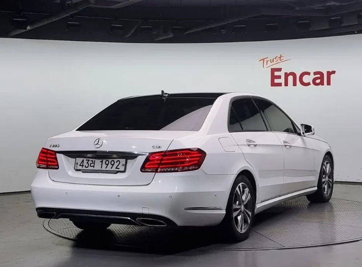 Mercedes-Benz E 220 CDI Avantgarde - изображение 2