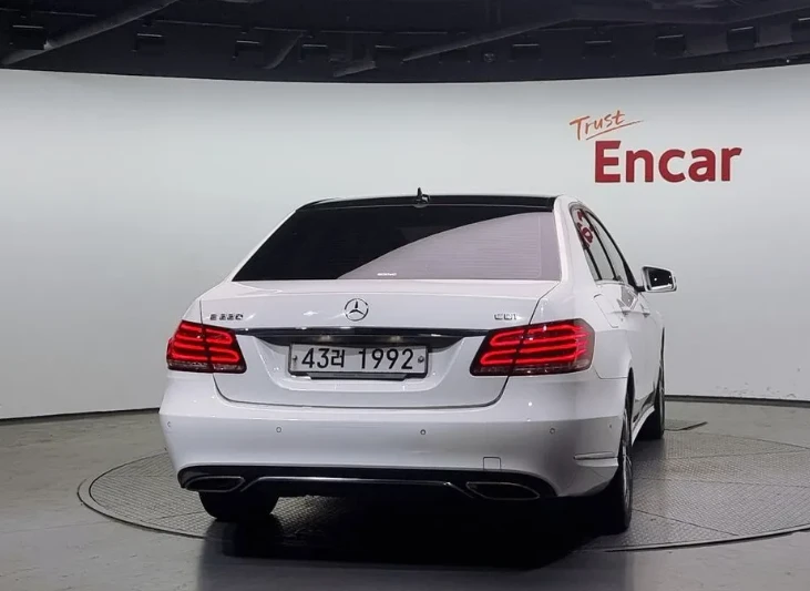 Mercedes-Benz E 220 CDI Avantgarde - изображение 4