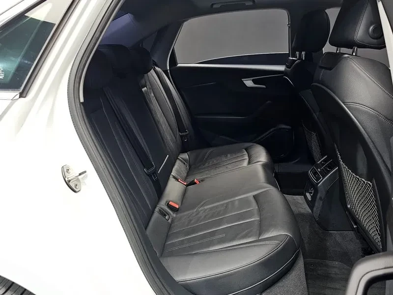 Audi A4 2.0 TDI, снимка 11 - Автомобили и джипове - 55012488