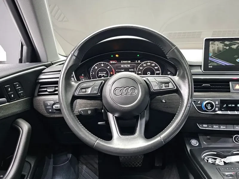 Audi A4 2.0 TDI, снимка 12 - Автомобили и джипове - 55012488