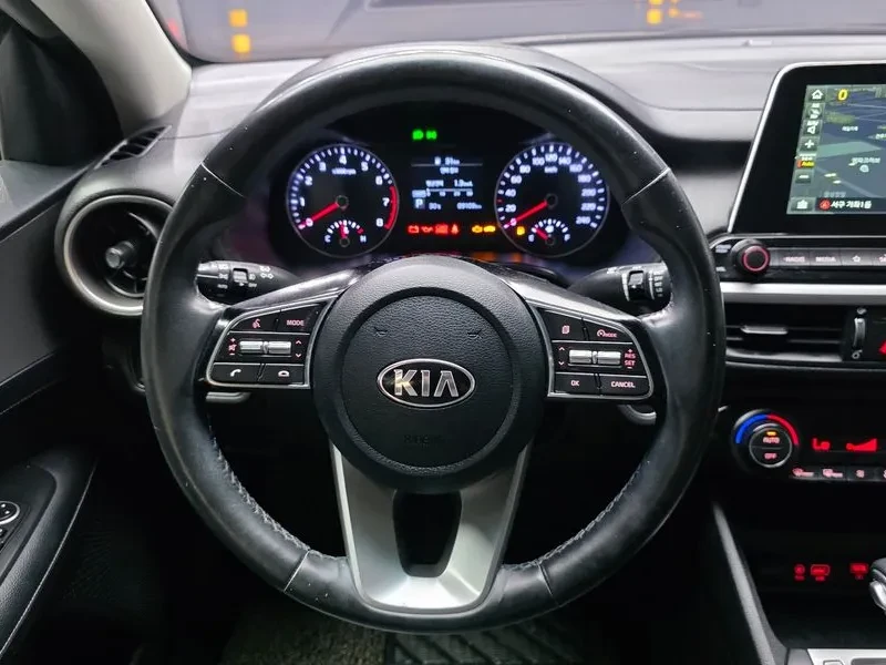 Kia K3 Luxury, снимка 13 - Автомобили и джипове - 55884573