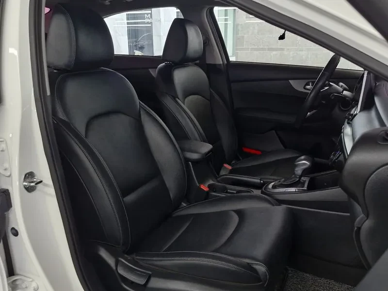 Kia K3 Luxury, снимка 11 - Автомобили и джипове - 55884573