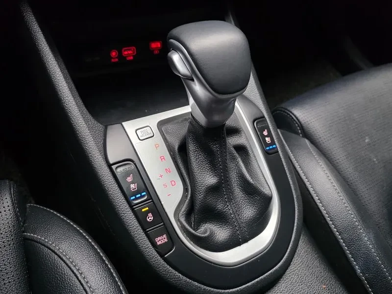 Kia K3 Luxury, снимка 9 - Автомобили и джипове - 55884573