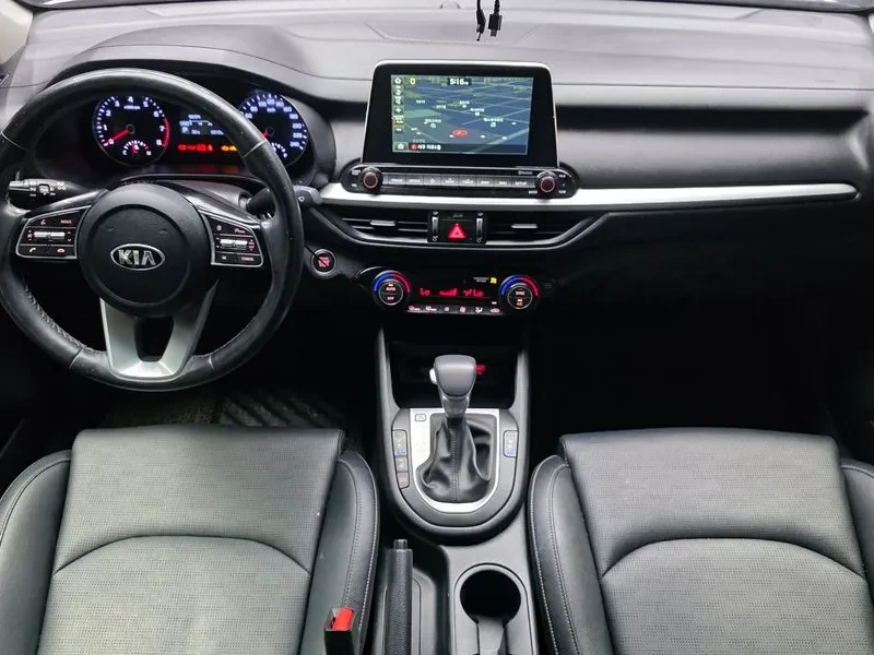 Kia K3 Luxury, снимка 7 - Автомобили и джипове - 55884573