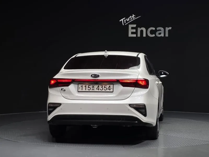 Kia K3 Luxury, снимка 4 - Автомобили и джипове - 55884573