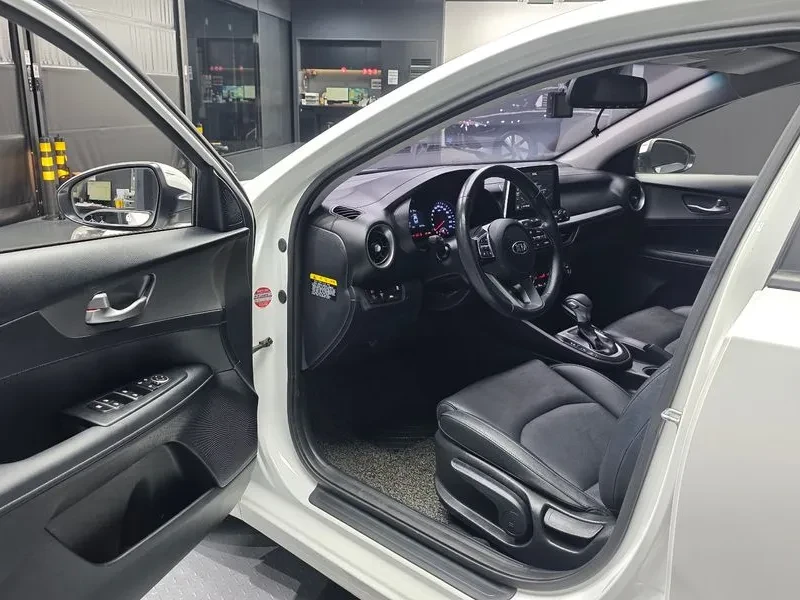 Kia K3 Luxury, снимка 10 - Автомобили и джипове - 55884573