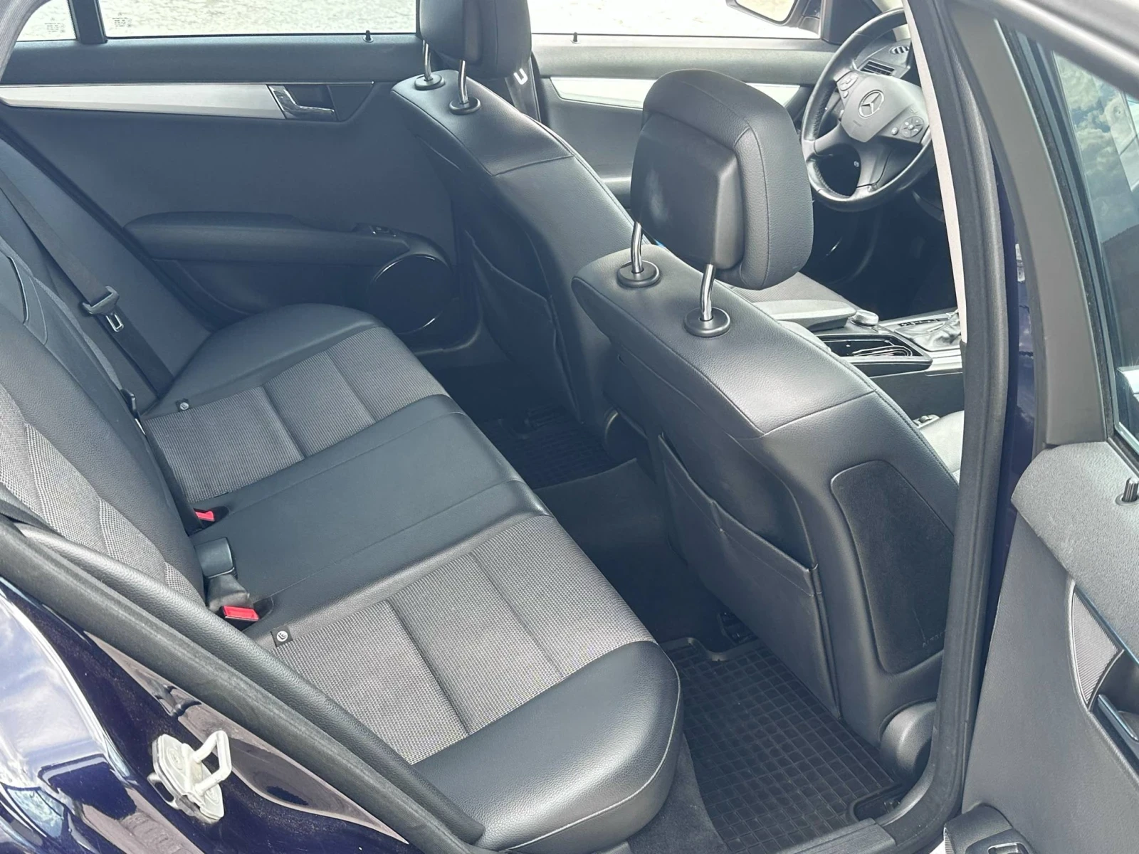 Mercedes-Benz C 220 Avantgarde OM646 автомат, регистрирана, нов внос - изображение 10