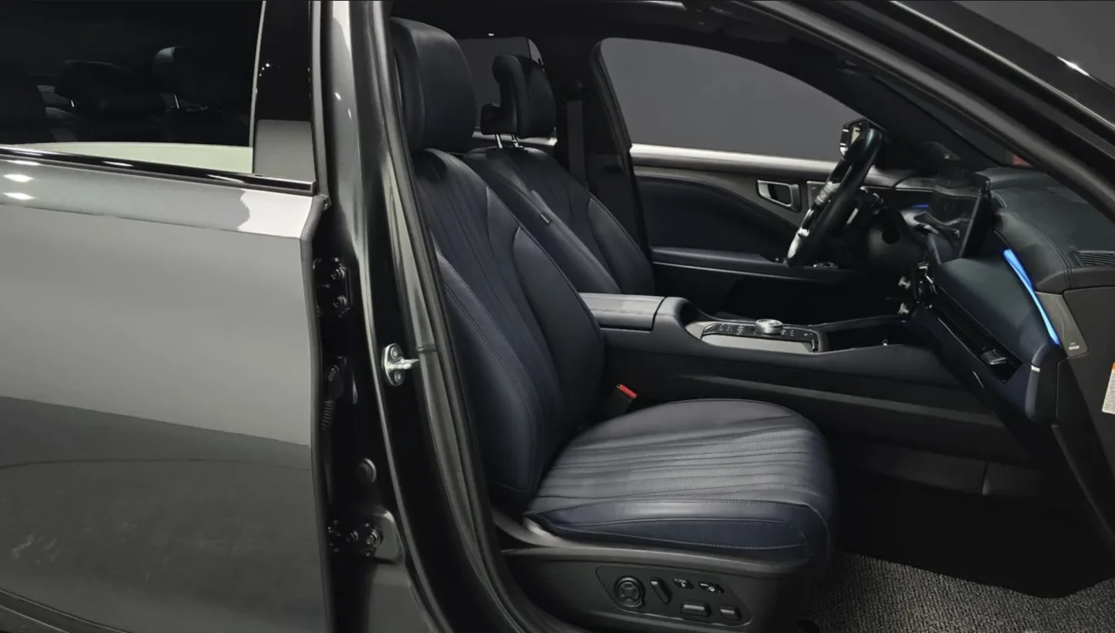 Kia K8 SIGNATURE BLACK / 360 КАМЕРИ / МАСАЖ / ОБДУХ /ПАНО, снимка 12 - Автомобили и джипове - 54753477