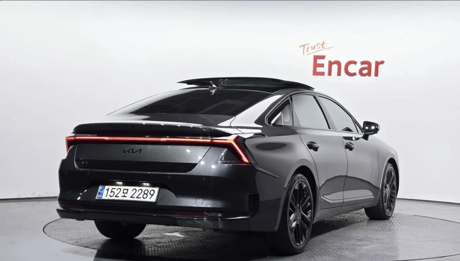 Kia K8 SIGNATURE BLACK / 360 КАМЕРИ / МАСАЖ / ОБДУХ /ПАНО, снимка 2 - Автомобили и джипове - 54753477