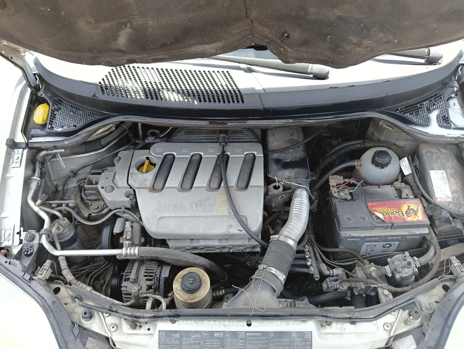 Renault Scenic 1.6, 16V, снимка 15 - Автомобили и джипове - 54863170