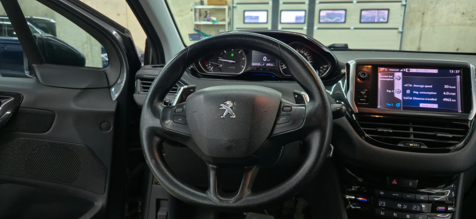 Peugeot 208 1.4 HDI, снимка 17 - Автомобили и джипове - 55502880