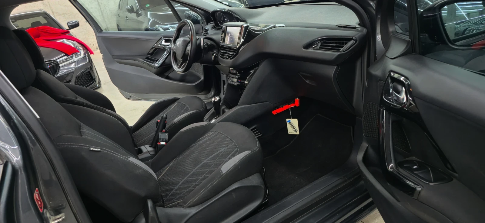 Peugeot 208 1.4 HDI, снимка 11 - Автомобили и джипове - 55502880