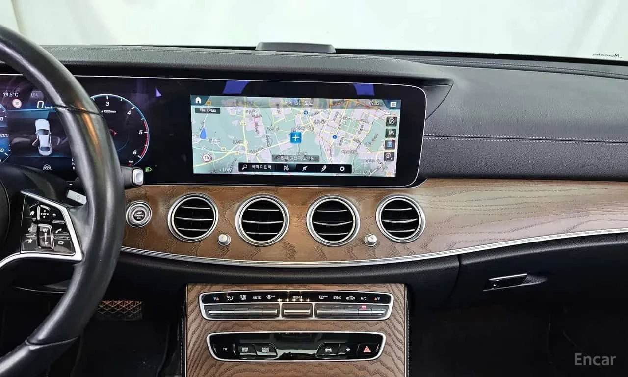 Mercedes-Benz E 220 4MATIC Exclusive | АВТОФИНАНСИРАНЕ, снимка 14 - Автомобили и джипове - 55588832