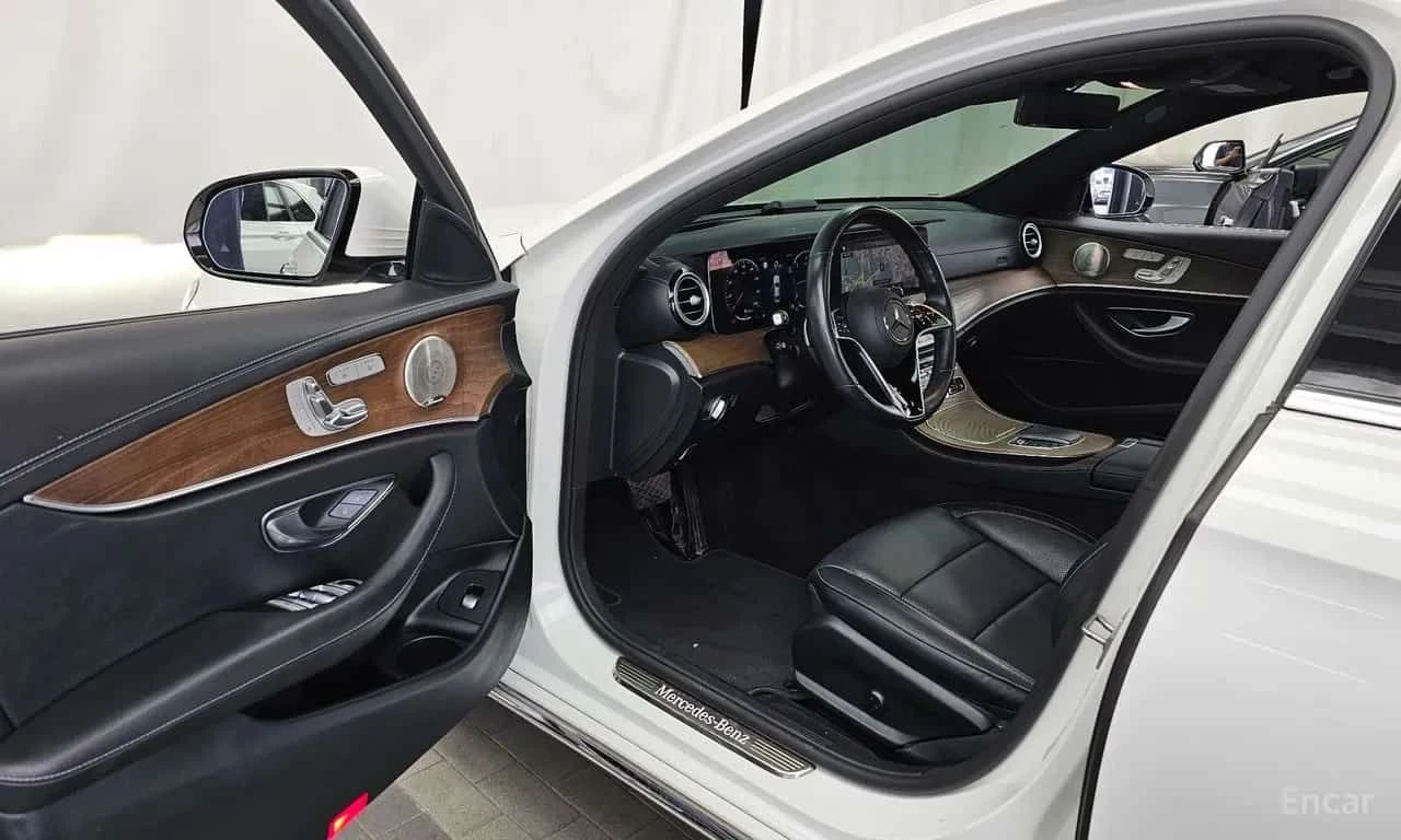 Mercedes-Benz E 220 4MATIC Exclusive | АВТОФИНАНСИРАНЕ, снимка 10 - Автомобили и джипове - 55588832