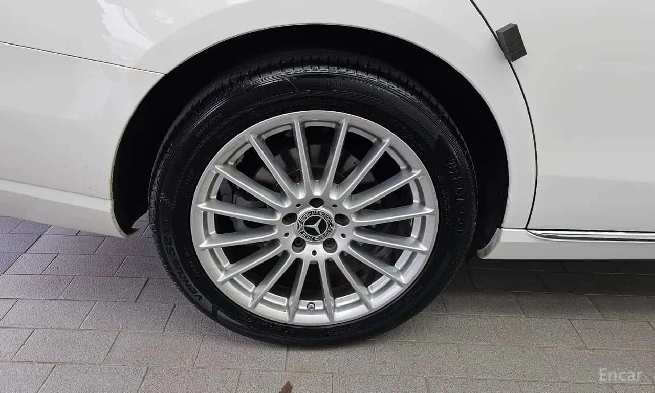 Mercedes-Benz E 220 4MATIC Exclusive | АВТОФИНАНСИРАНЕ, снимка 5 - Автомобили и джипове - 55588832