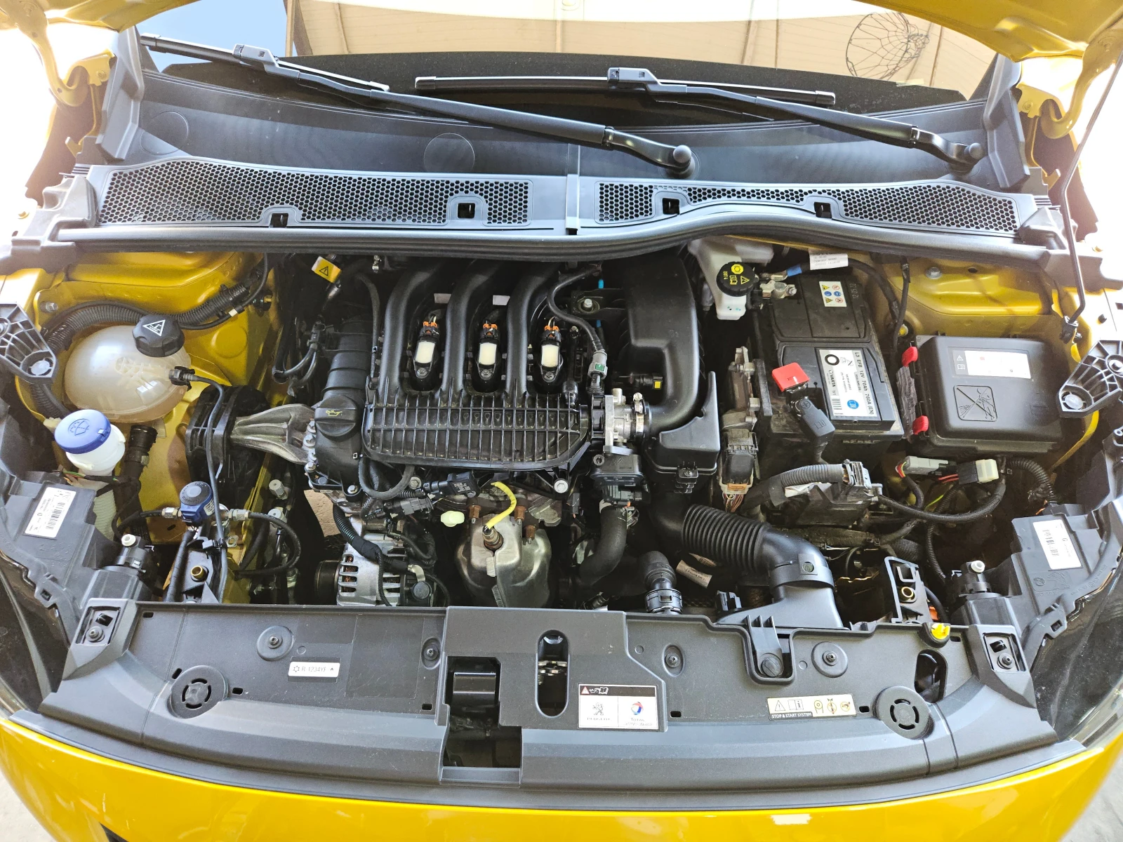 Peugeot 208 1.2/GPL/Active/CARPLAY/ACC/LED/NAVI/БЛУТУТ/EURO 6, снимка 8 - Автомобили и джипове - 55691955
